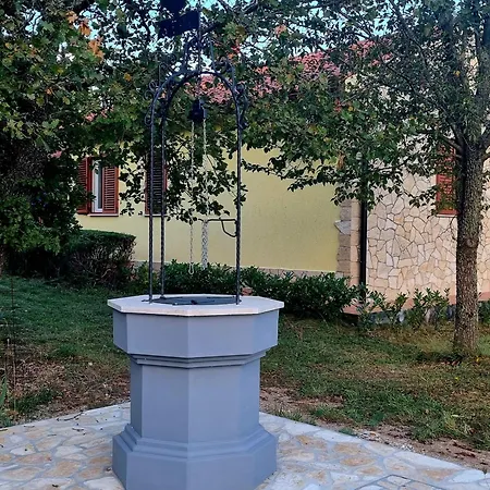 Casa Ondina - Private House With Jacuzzi & Garden In Central Istria بيت للعطل *